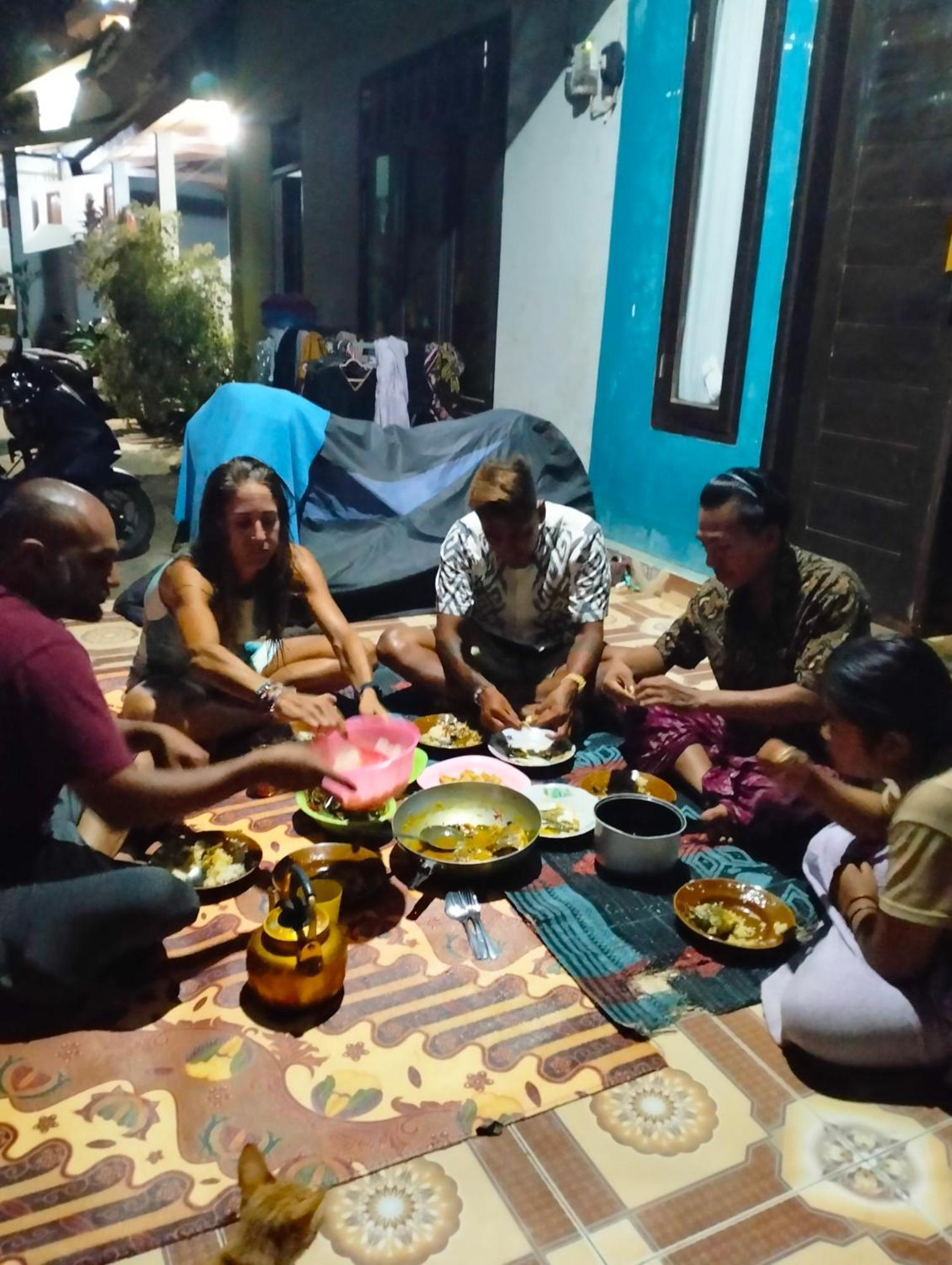 T&T Homestay Kuta  Esterno foto